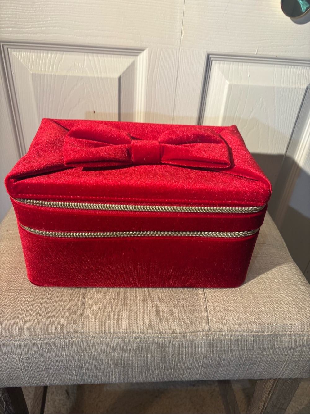 Estee Lauder Red Velvet Bow Cosmetic Case